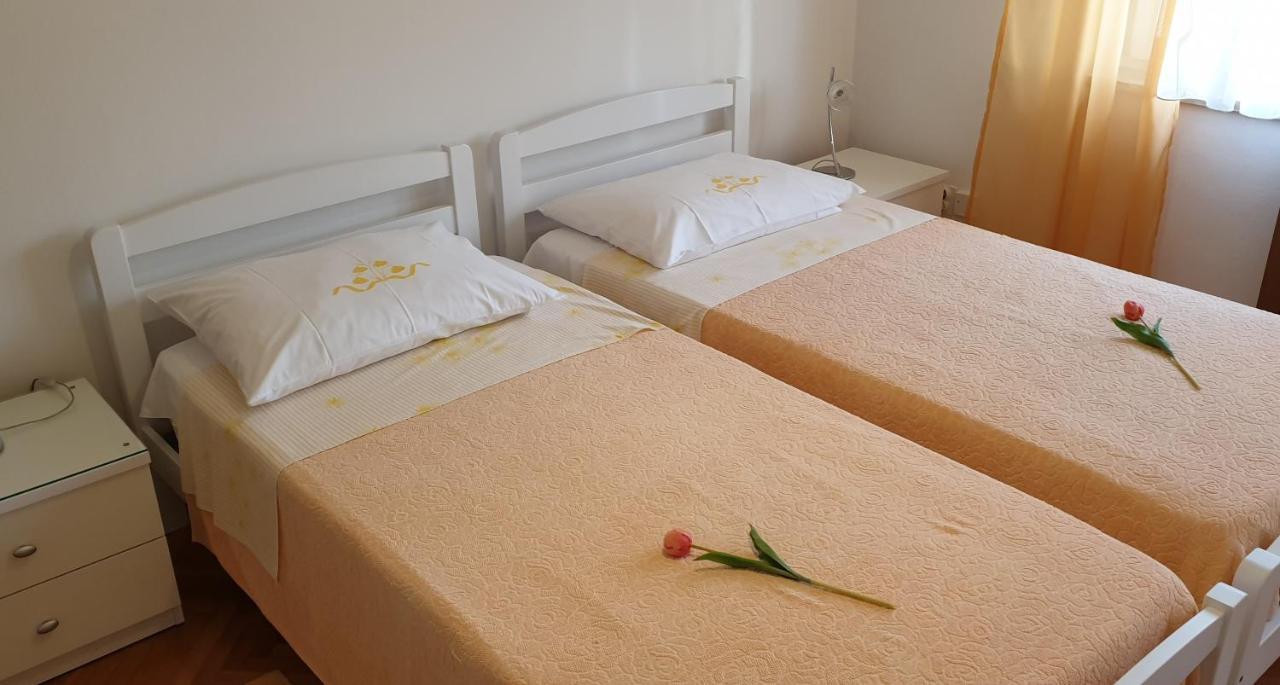 Lovely Apartment In Pomer Kültér fotó