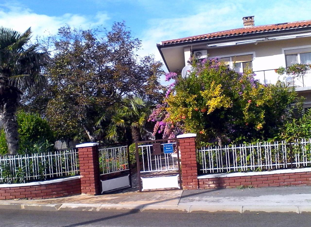 Lovely Apartment In Pomer Kültér fotó
